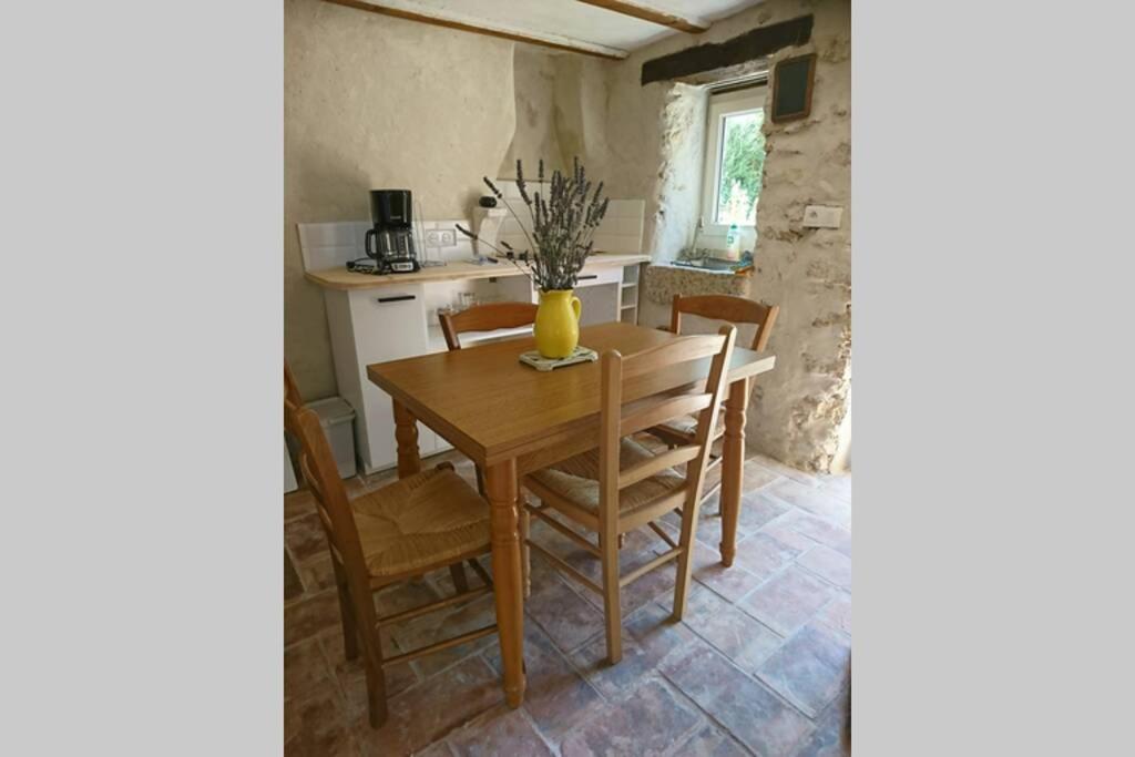 니옹 Cabanon Entoure De Montagnes Et D'Oliviers 빌라 외부 사진