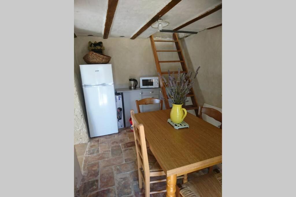 니옹 Cabanon Entoure De Montagnes Et D'Oliviers 빌라 외부 사진
